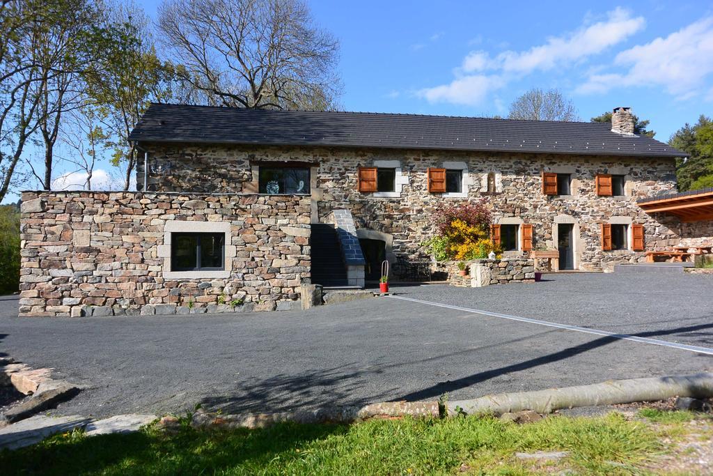 Chambre D'Hotes Aux Pays Des Sucs Saint-Hostien Екстериор снимка